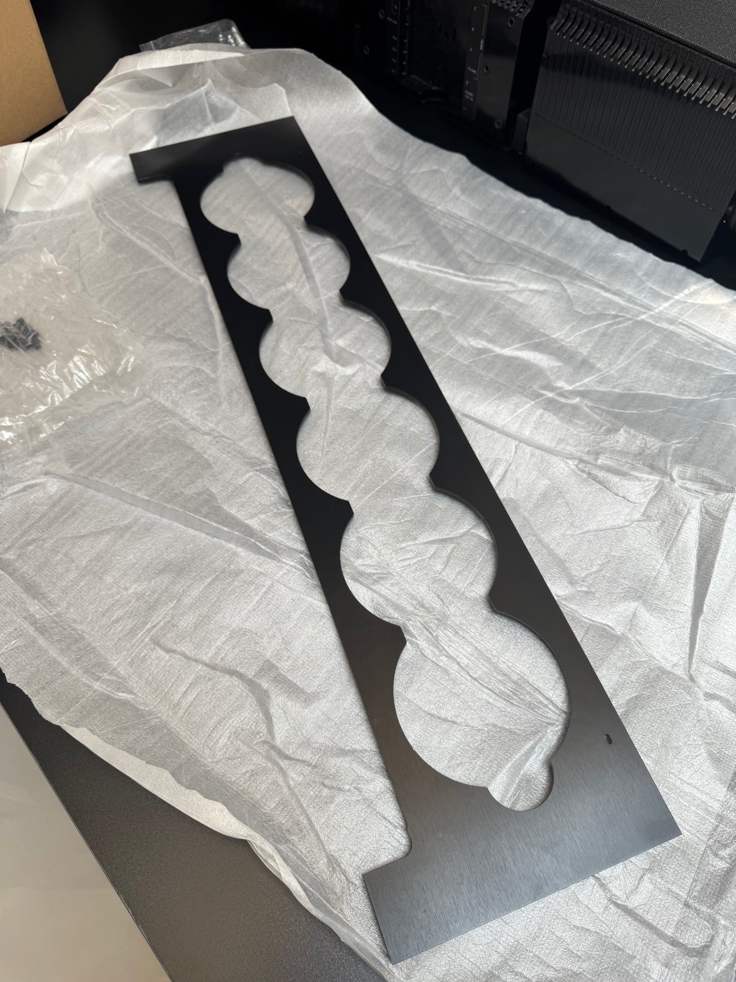 Beosystem 9000C Floor Stand conversion kit includes