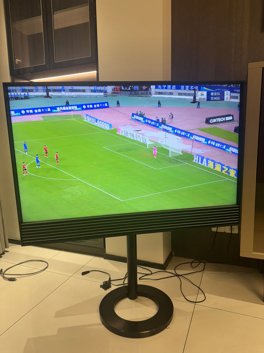 Beovision Horizon 48 with motorized rotating floor stand